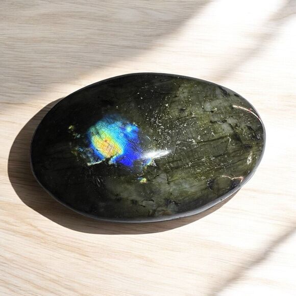 Labradorite Crystal‎ Palmstone (8) - Picture 1 of 11